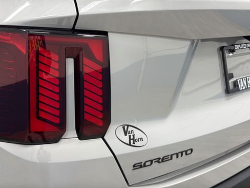 Used 2025 Kia Sorento SX AWD/4WD image 41