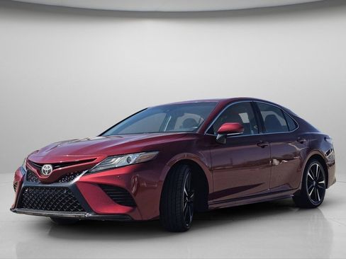 Used 2018 Toyota Camry XSE image 18