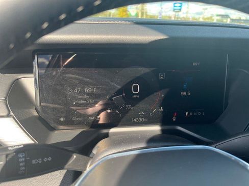 Used 2025 GMC Acadia Elevation image 8