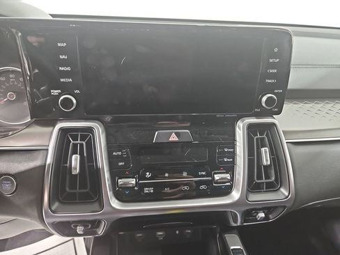 Used 2023 Kia Sorento EX image 19