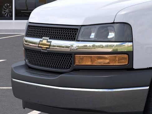 New 2026 Chevrolet Express 2500 w/ Chrome Appearance Package RWD image 13