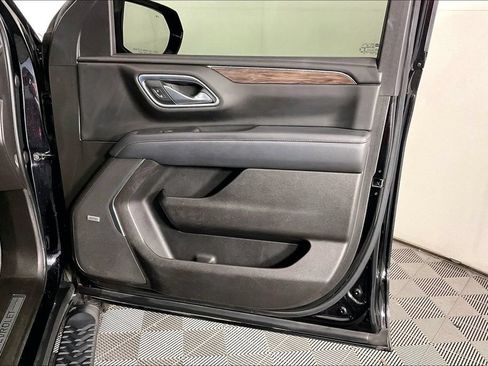 Used 2021 Chevrolet Tahoe Z71 w/ Luxury Package AWD/4WD image 23
