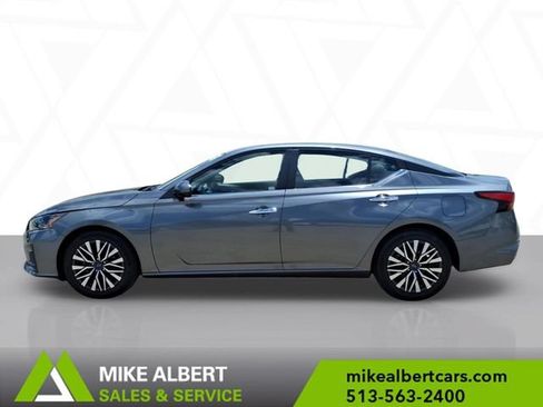 Used 2023 Nissan Altima 2.5 SV FWD image 4