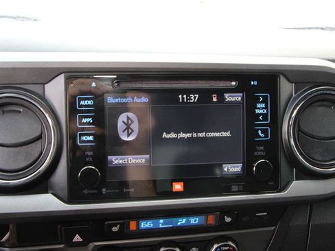 Used 2017 Toyota Tacoma TRD Off-Road image 41