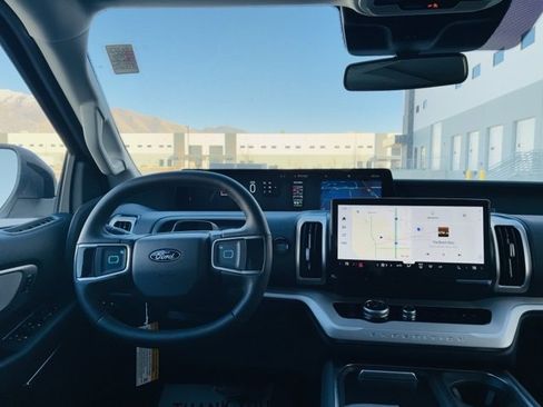 New 2025 Ford Expedition Active image 8