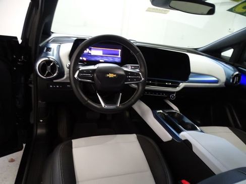 Used 2025 Chevrolet Equinox EV LT FWD image 5