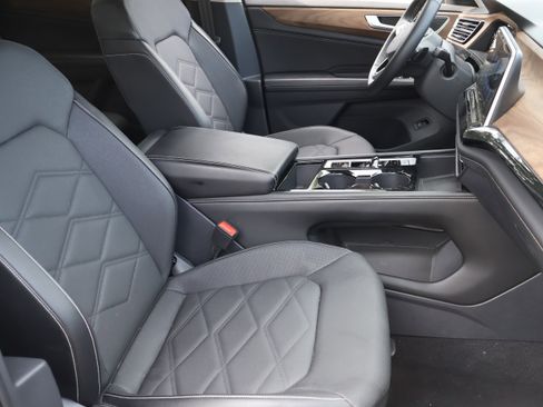 Used 2024 Volkswagen Atlas SE image 18