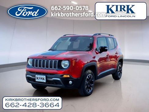 Used 2023 Jeep Renegade Latitude AWD/4WD image 1