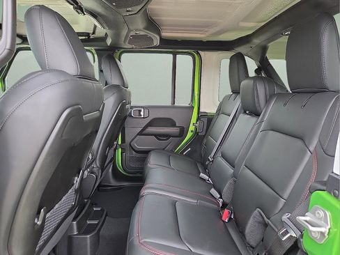 New 2026 Jeep Wrangler Unlimited Rubicon w/ Whitecap Package image 10