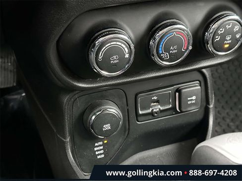 Used 2017 Jeep Renegade Latitude w/ Cold Weather Group image 25