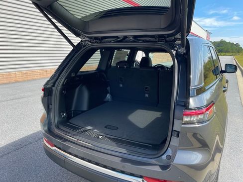 New 2025 Jeep Grand Cherokee Laredo X w/ Luxury Tech Group I image 22