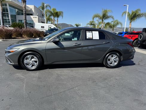 Used 2024 Hyundai Elantra SE FWD image 7