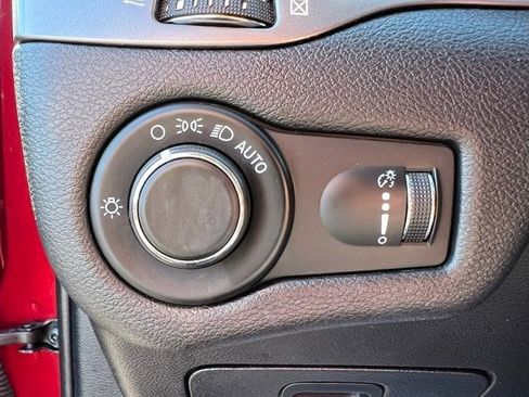 Certified 2020 Jeep Cherokee Latitude image 12