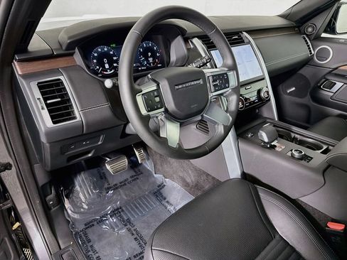 Used 2025 Land Rover Discovery Dynamic SE AWD/4WD image 9