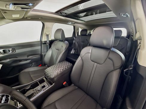 Used 2025 Kia Sorento S w/ Panoramic Sunroof Package FWD image 11