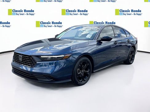 Certified 2025 Honda Accord SE image 3