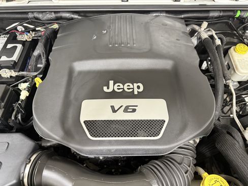 Used 2017 Jeep Wrangler Unlimited Sport w/ Connectivity Group image 20