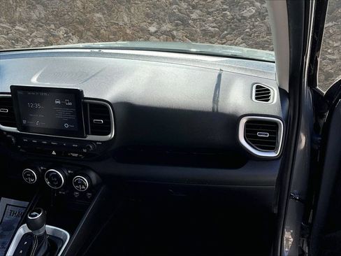 Used 2020 Hyundai Venue SEL image 14
