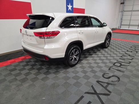 Used 2019 Toyota Highlander LE image 14