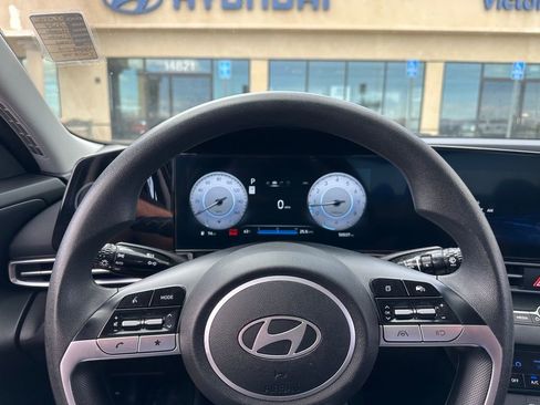 Used 2024 Hyundai Elantra SEL FWD image 16