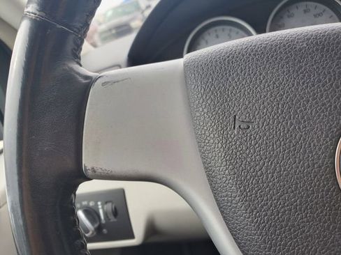 Used 2010 Volkswagen Routan SE image 12