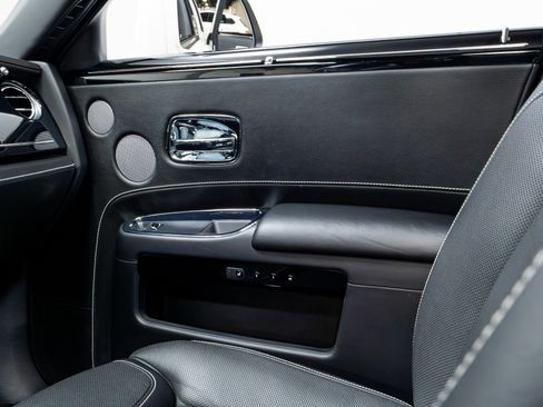 Used 2016 Rolls-Royce Ghost image 17