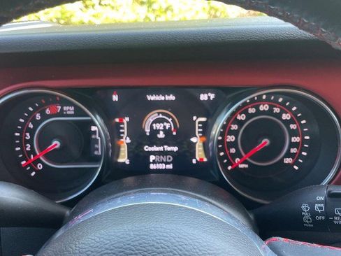Used 2019 Jeep Wrangler Unlimited Rubicon w/ LED Lighting Group AWD/4WD image 16