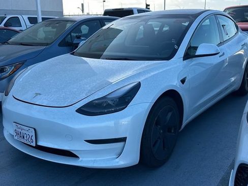 Used 2023 Tesla Model 3 Standard Range RWD image 2