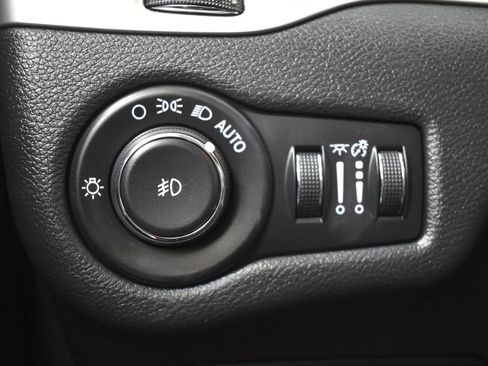 Used 2015 Jeep Cherokee Trailhawk w/ Cold Weather Group image 27