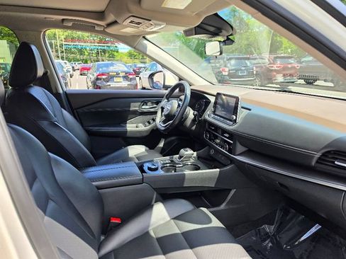 Used 2023 Nissan Rogue SV w/ SV Premium B Package AWD/4WD image 11