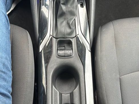 Used 2021 Toyota Corolla LE image 19