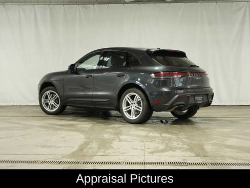 Certified 2022 Porsche Macan image 3