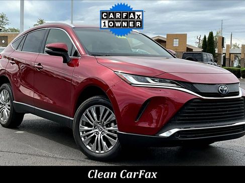 Used 2022 Toyota Venza XLE image 2