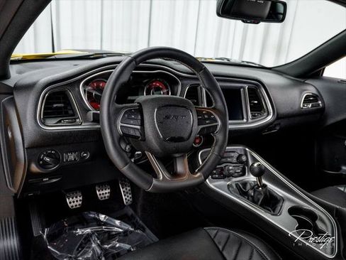 Used 2017 Dodge Challenger SRT Hellcat RWD image 31