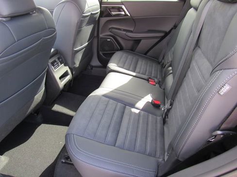 New 2026 Mitsubishi Outlander SE FWD image 16