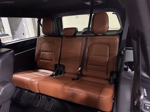 Used 2019 Lincoln Navigator L Reserve image 27
