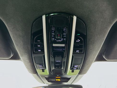 Used 2021 Porsche Cayenne Turbo image 17