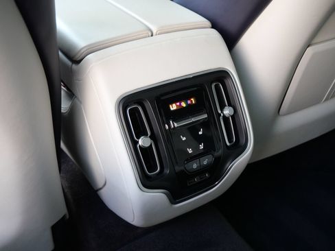 Used 2023 Aston Martin DBX AWD/4WD image 19