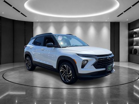 Certified 2025 Chevrolet TrailBlazer RS w/ Convenience Package AWD/4WD image 2