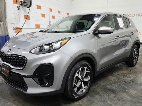 Used 2022 Kia Sportage LX image 12