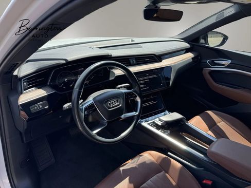 Used 2022 Audi e-tron Premium Plus w/ Premium Plus Package AWD/4WD image 10