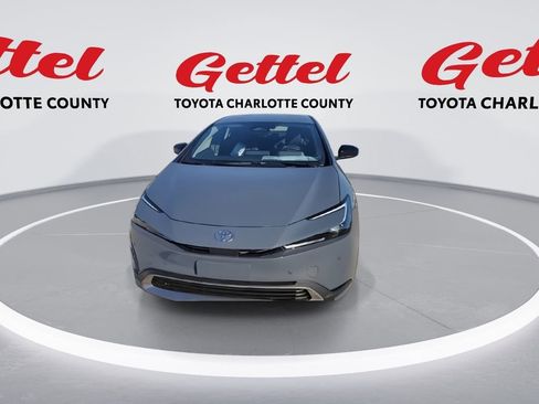 New 2026 Toyota Prius SE image 3