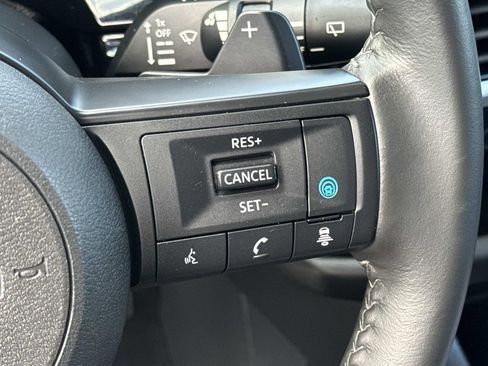 Used 2025 Nissan Pathfinder SV FWD image 23