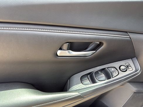 Used 2024 Nissan Sentra SV FWD image 12