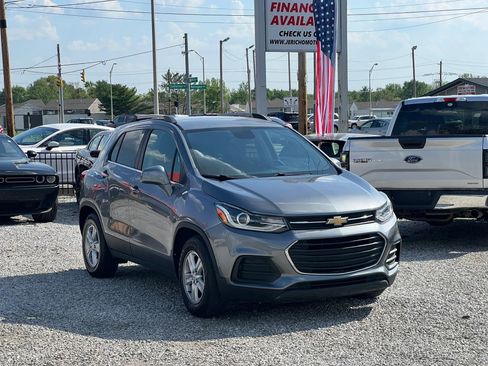 Used 2019 Chevrolet Trax LT w/ LT Convenience Package FWD image 1
