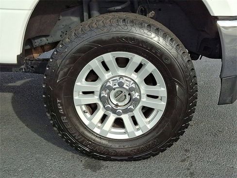 Used 2017 Ford F250 XLT w/ XLT Value Package image 12