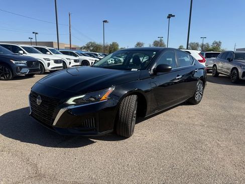 Used 2025 Nissan Altima 2.5 SV FWD image 3