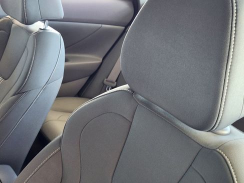 Used 2025 Hyundai Elantra SEL image 15