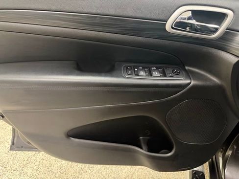 Used 2020 Jeep Grand Cherokee Altitude image 14