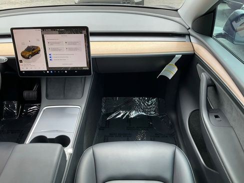Used 2023 Tesla Model Y 2WD image 61